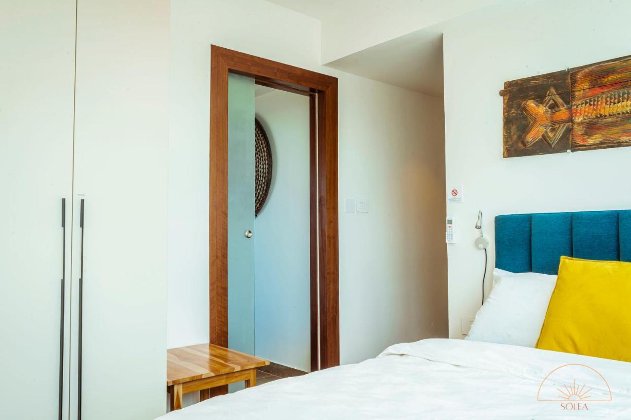 Solea 1 Bedroom Apartment - Central, Comfortable, Cozy, Balcony, Pool, Gym Accra Exterior photo