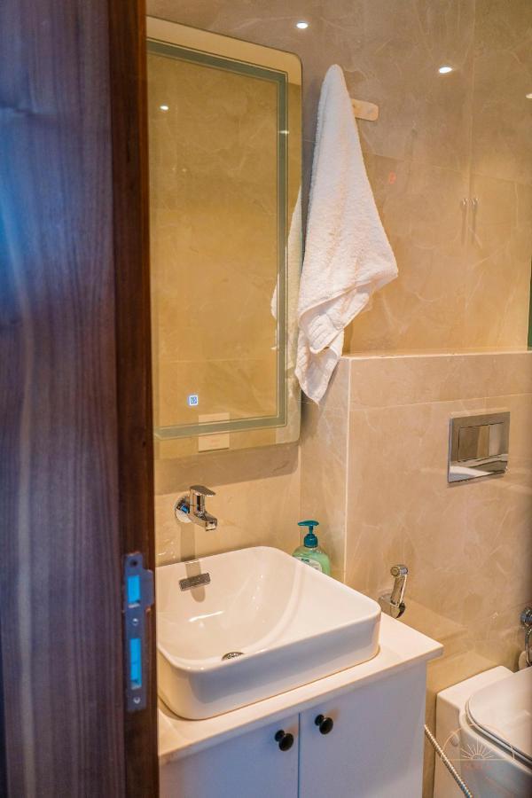 Solea 1 Bedroom Apartment - Central, Comfortable, Cozy, Balcony, Pool, Gym Accra Exterior photo