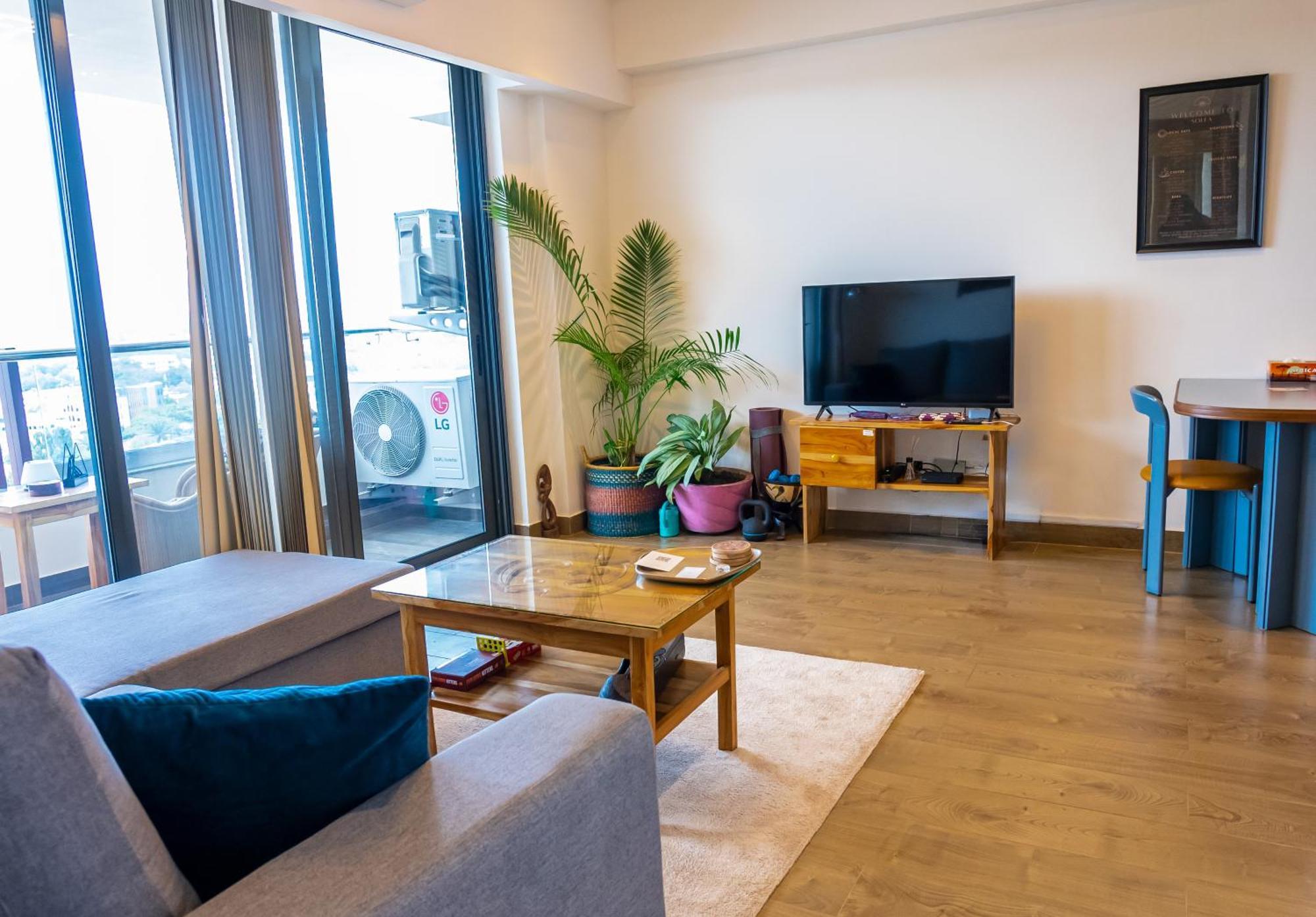 Solea 1 Bedroom Apartment - Central, Comfortable, Cozy, Balcony, Pool, Gym Accra Exterior photo